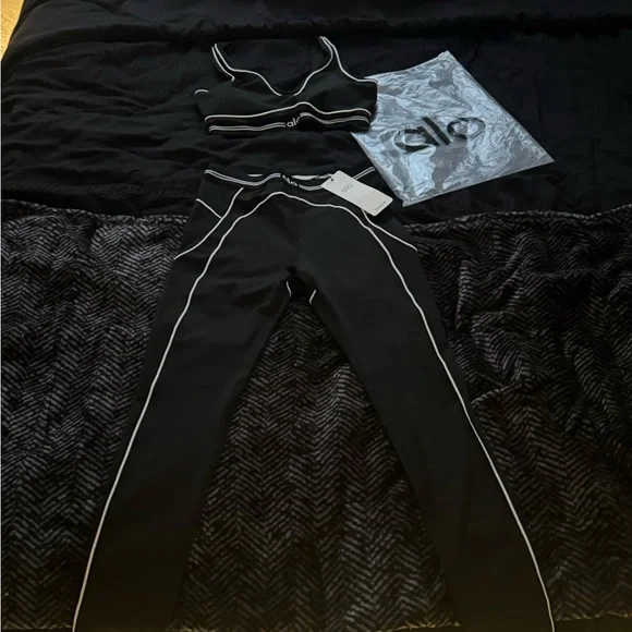 ALO Yoga Black Sports Bra and Leggings Set